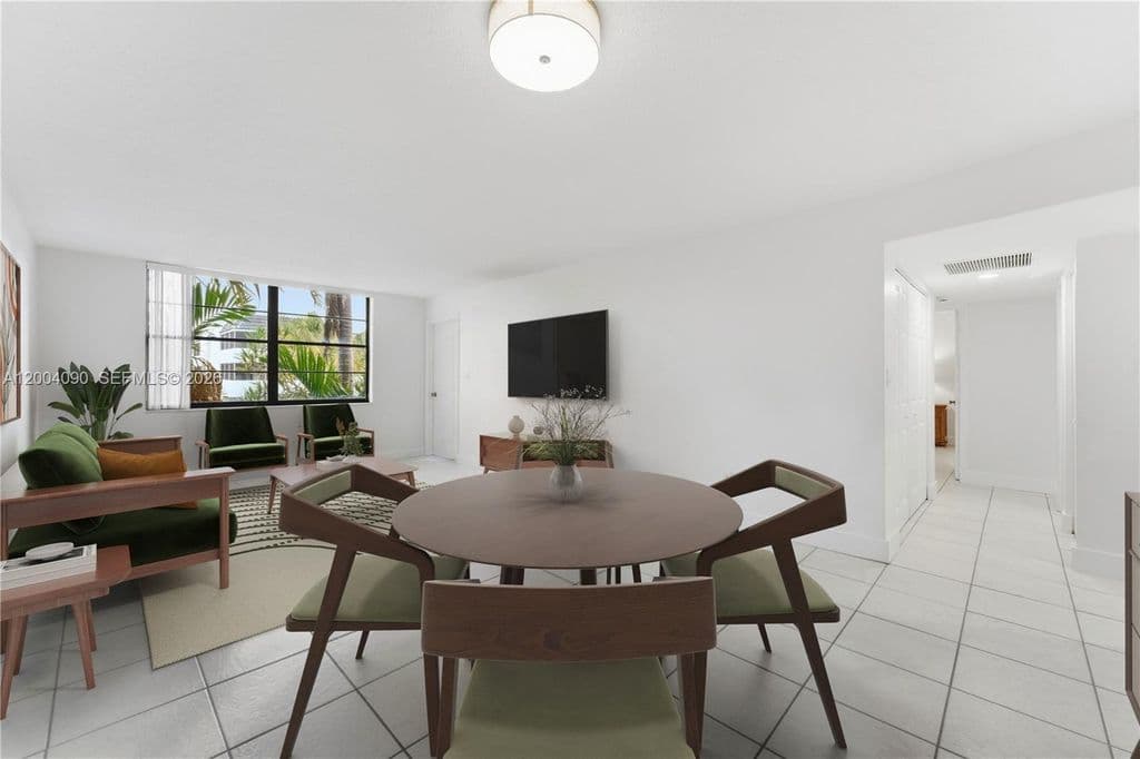 2+1 Condo — 10852 N Kendall Dr #312