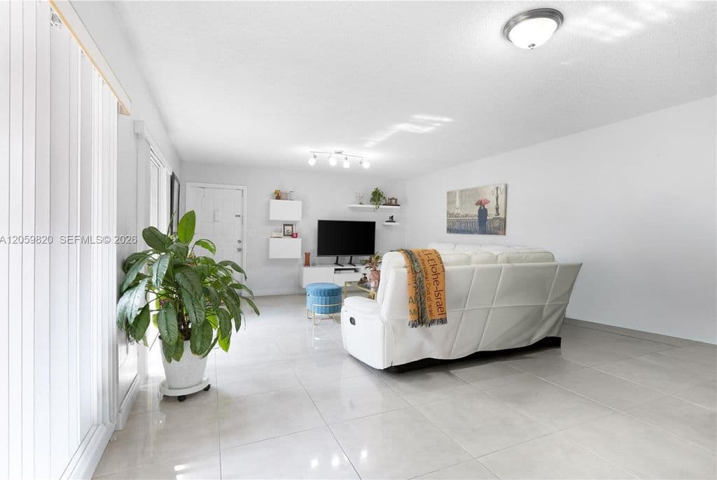 3-bedroom Property — 14357 SW 97th Ter