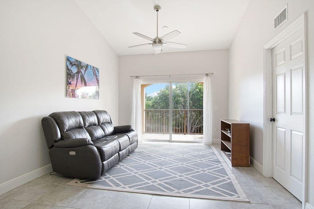 3-bedroom Condo — 4041 San Marino Boulevard #307