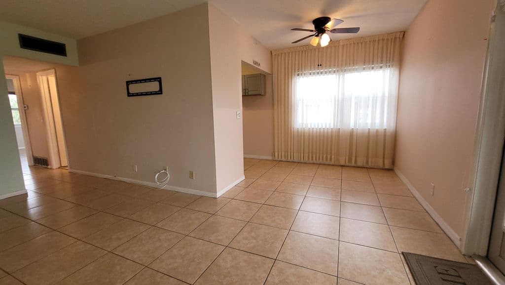 2-bedroom Condo — 208 EASTHAMPTON I