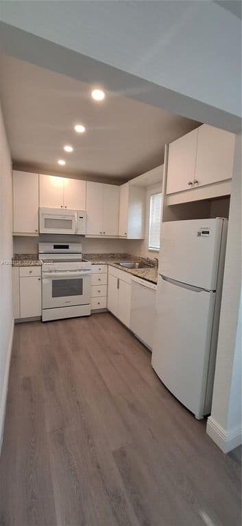 2-bedroom Condo — 4990 E Sabal Palm Blvd APT 202