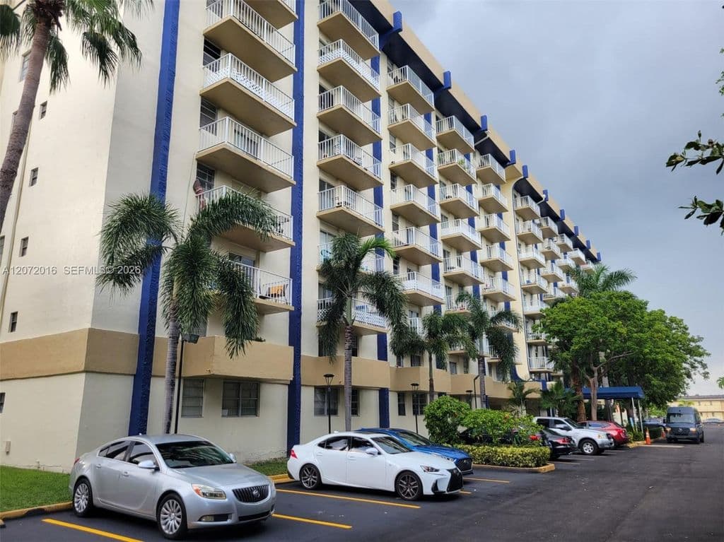 1+1 Condo — 4550 NW 9th St APT 512E