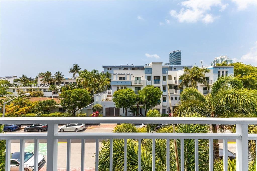 1+1 Condo — 1045 10th St APT 402