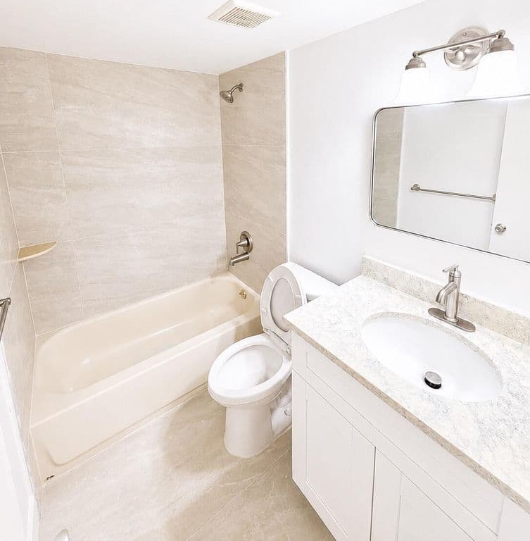 2-bedroom Condo — 3399 Foxcroft Road #206