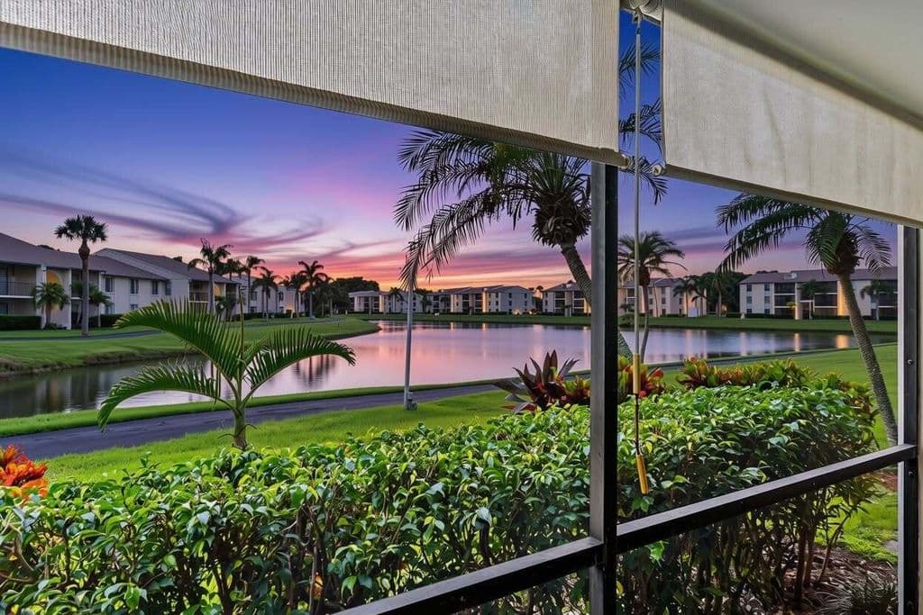 2-bedroom Condo — 1111 GREEN PINE Boulevard #F1