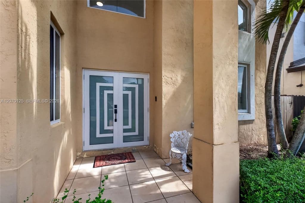5-bedroom Single-Family Home — 15809 SW 65th Ter