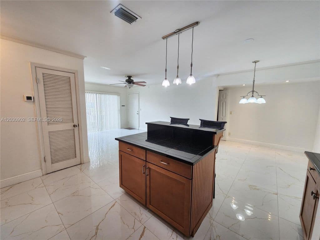 2+1 Condo — 160 Cypress Club Dr APT 608