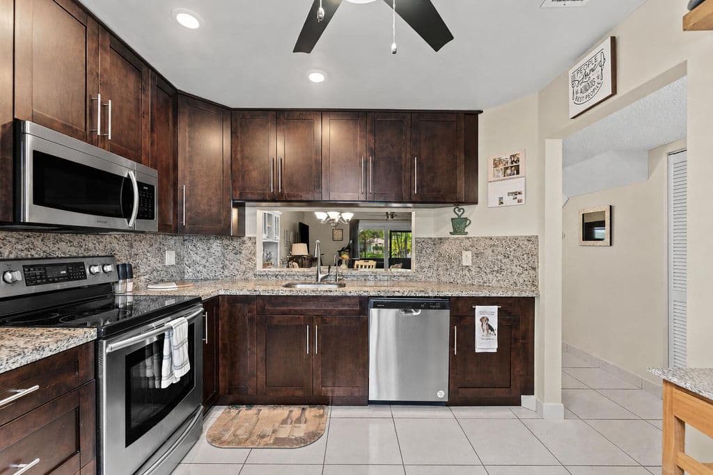 2-bedroom Property — 6351 Walk Circle