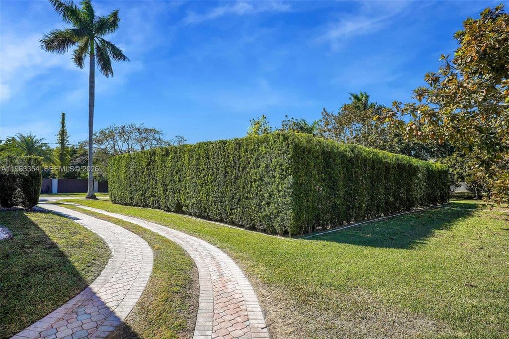 7-bedroom Single-Family Home — 19955 SW 186th St