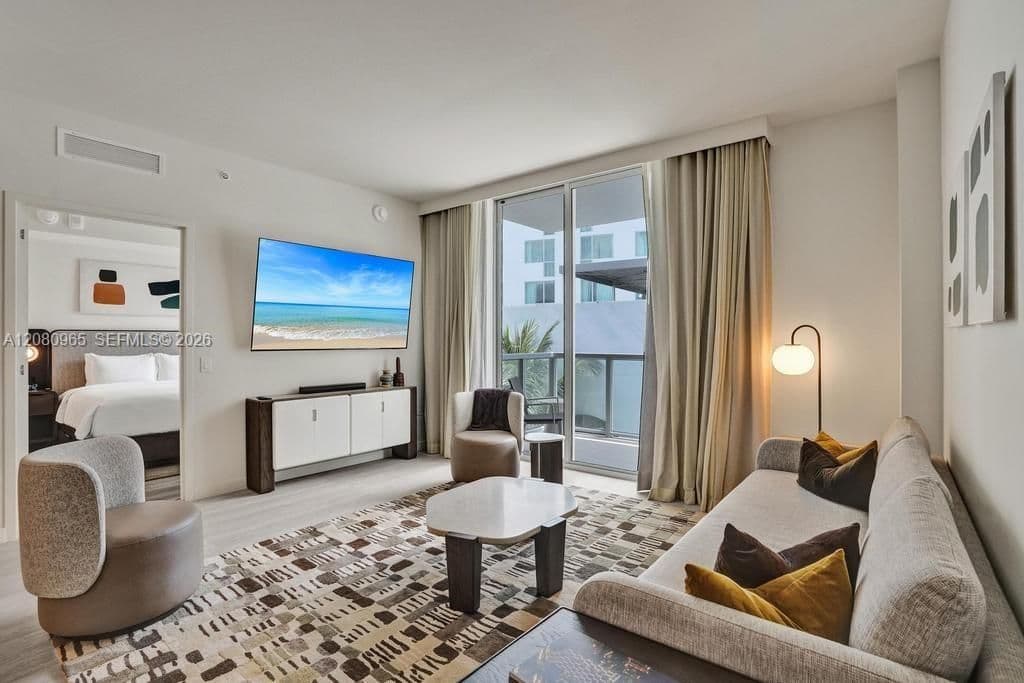 1-bedroom Condo — 1611 SW 2nd Ave #402