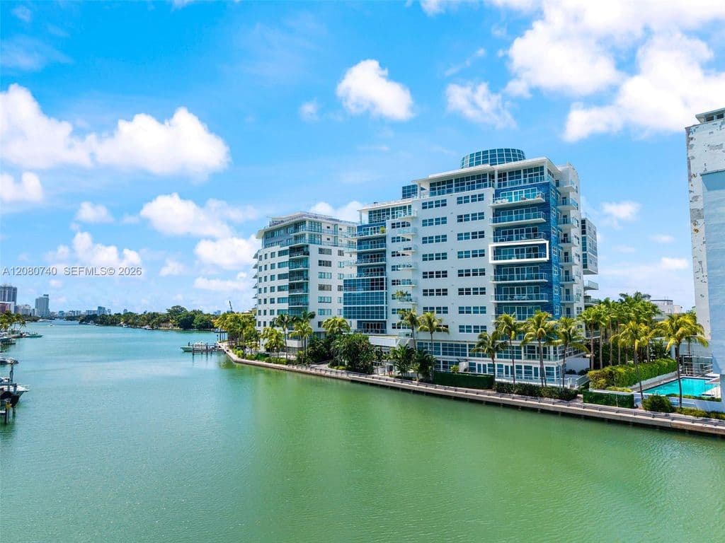 2-bedroom Condo — 6103 Aqua Ave APT 702