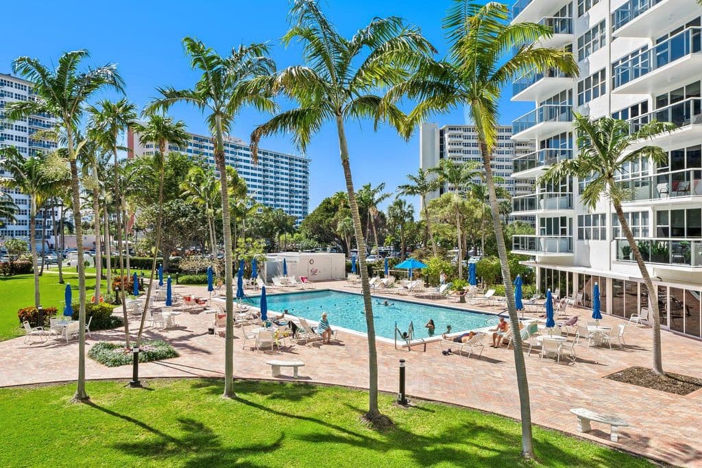 2+1 Condo — 3300 NE 36th Street #516