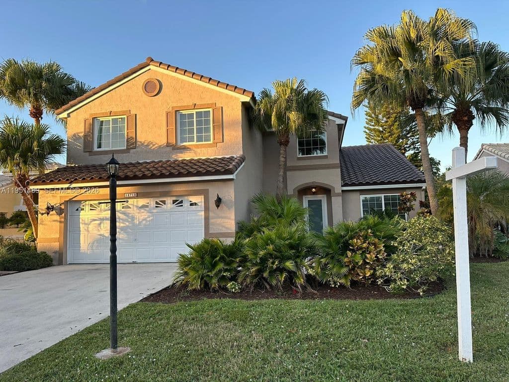 3+1 Müstakil ev — 18715 NW 1st St