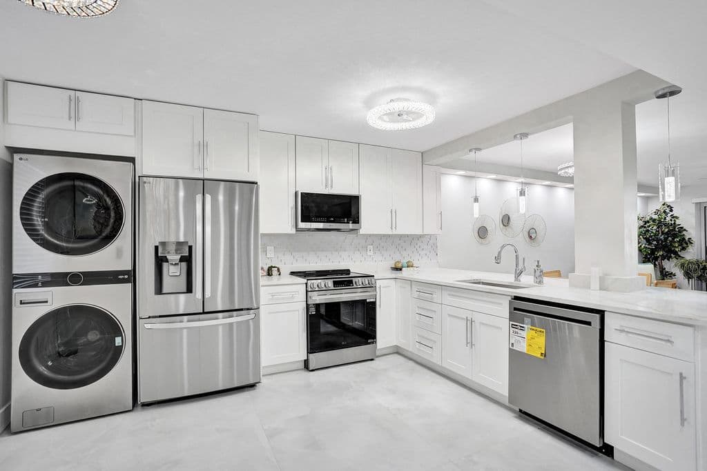 2-bedroom Condo — 7146 Huntington Lane #402