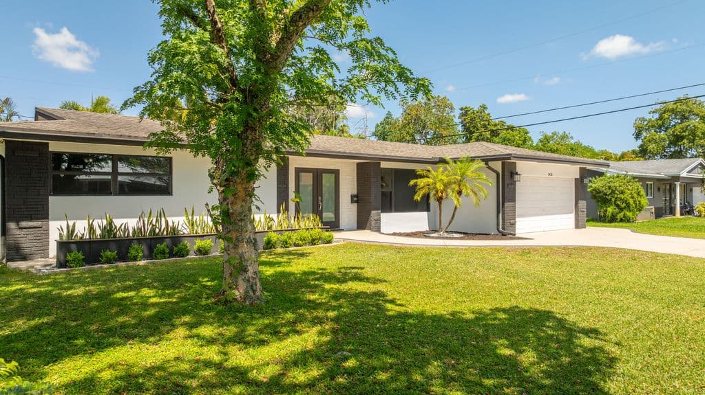 4+1 Müstakil ev — 1431 NW 70th Way