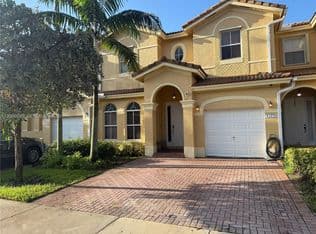 4+1 Townhouse — 13778 SW 118th Ter, Miami, 33186