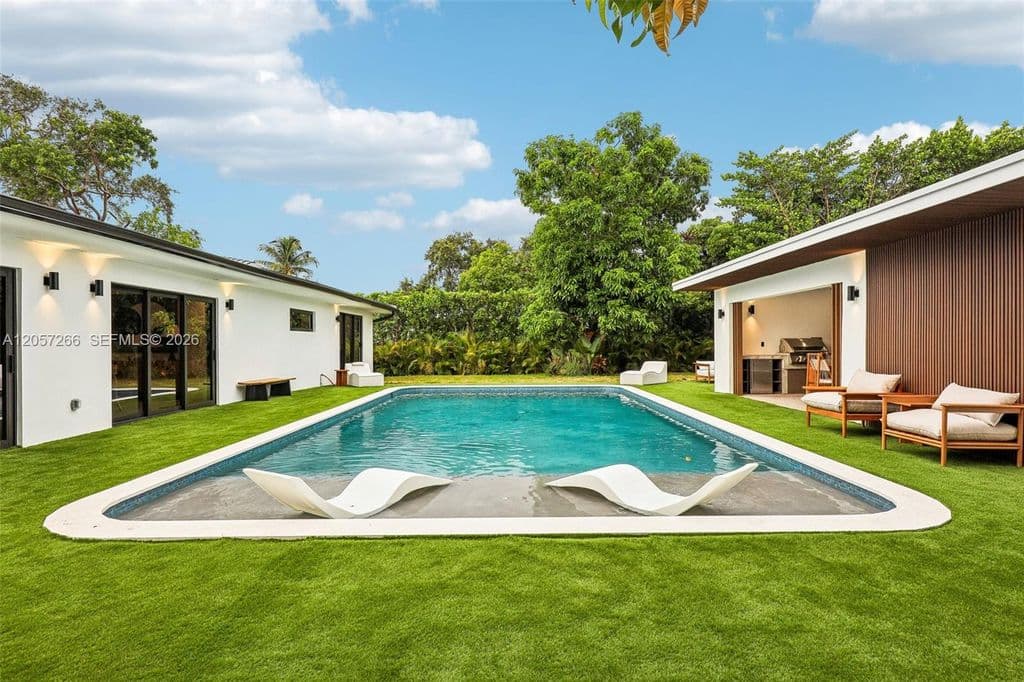 4+1 Müstakil ev — 8835 NE 9th Ct