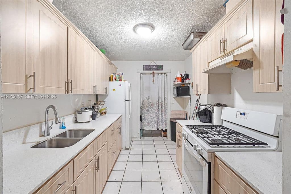 3-bedroom Single-Family Home — 18804 NW 46th Ave