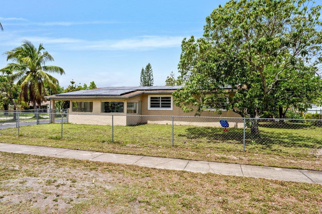 4-bedroom Single-Family Home — 670 SW 29th Avenue