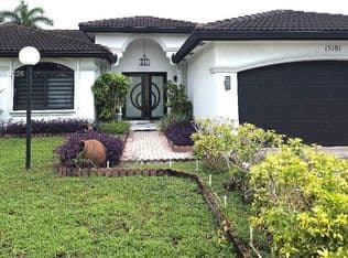 3+1 Müstakil ev — 15101 SW 180th Ter, Miami, 33187