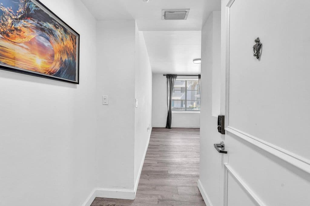 2-bedroom Condo — 1460 Ocean Drive #205
