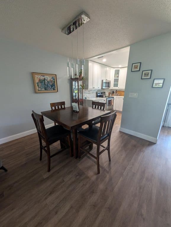 2-bedroom Condo — 2671 Emory Drive E #B