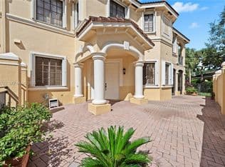 3-bedroom Townhouse — 1634 Passion Vine Cir #31-2, Weston, 33326
