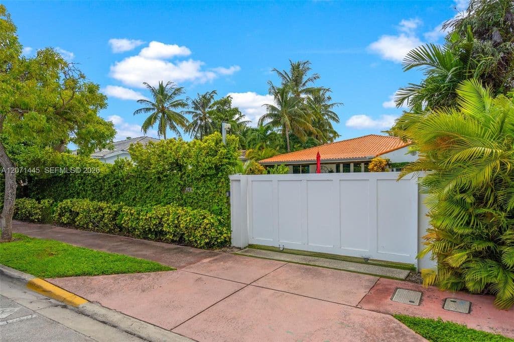 4-bedroom Single-Family Home — 7970 Hawthorne Ave