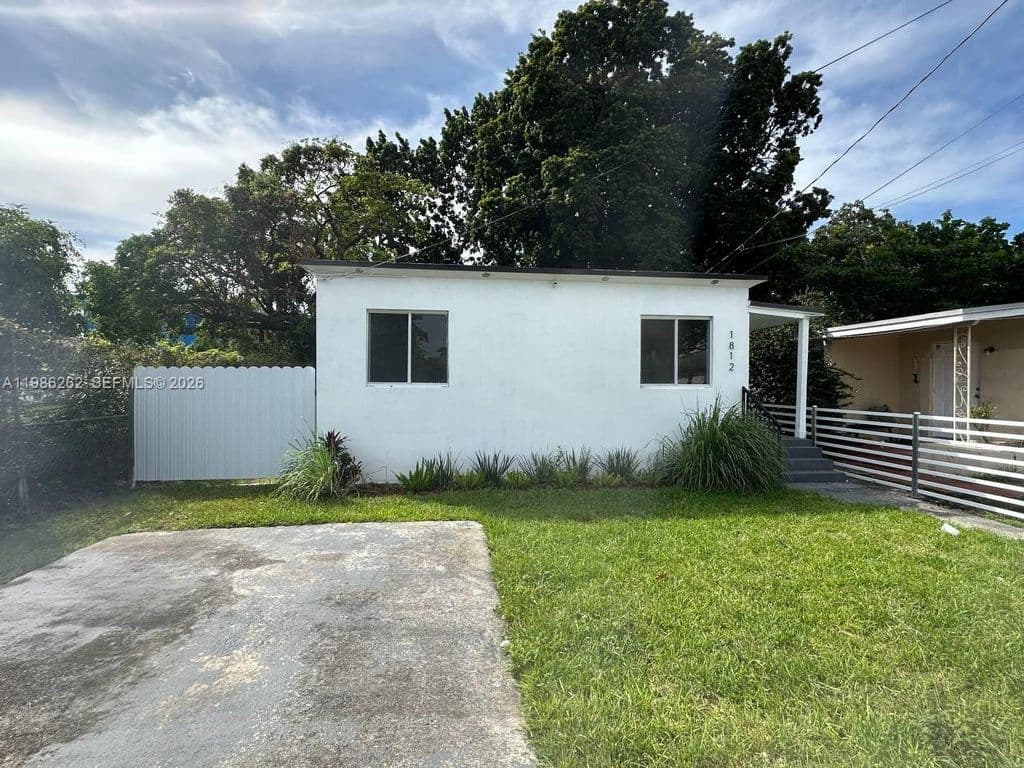 3+1 Müstakil ev — 1812 NW 64th St