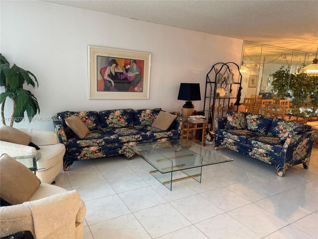 2-bedroom Condo — 1000 Parkview Dr APT 1022