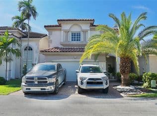 4-bedroom Townhouse — 10913 NW 67th St, Doral, 33178