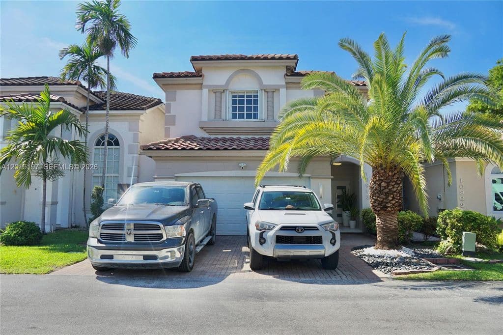 4-bedroom Property — 10913 NW 67th St