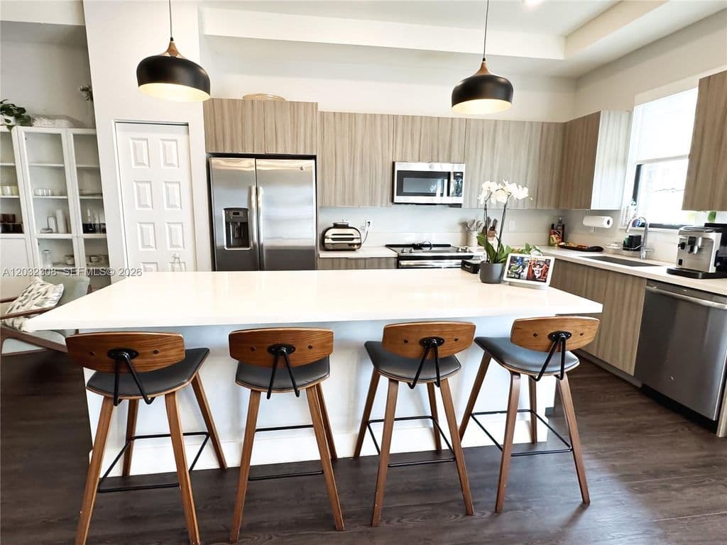 3-bedroom Condo — 10455 NW 82nd St #32
