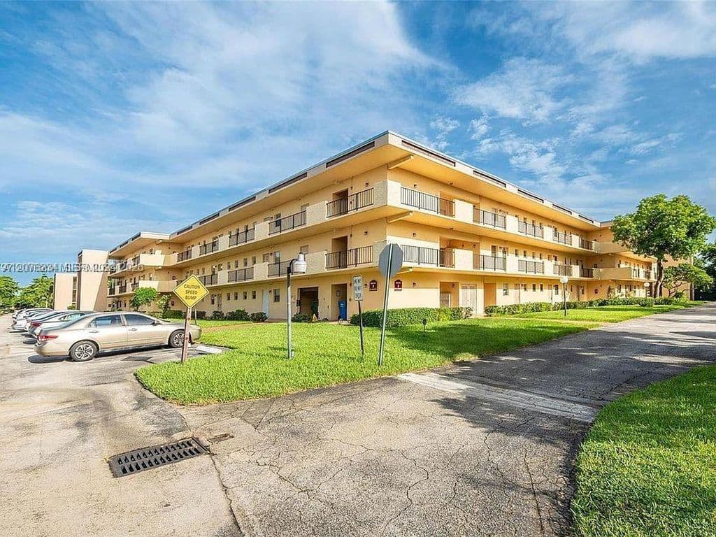 2+1 Condo — 201 Berkley Rd APT 102