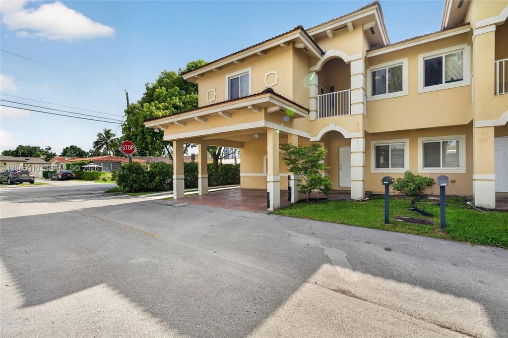 4-bedroom Property — 6776 SW 22nd St