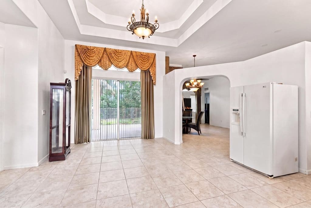 6+1 Müstakil ev — 17603 82nd Road N