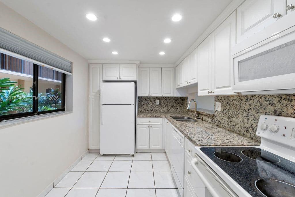 2+1 Condo — 8420 SW 133rd Avenue Rd APT 105