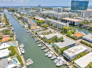 2+1 Condo — 1535 SE 15TH Street #305, Fort Lauderdale, 33316