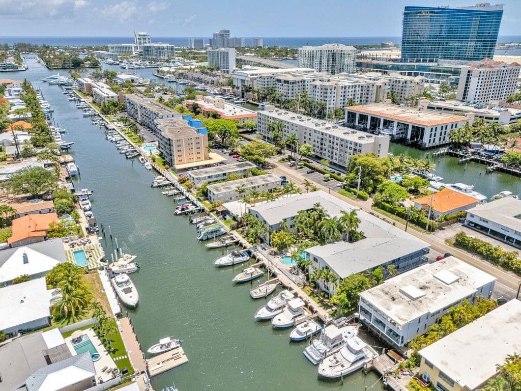 2-bedroom Property — 1535 SE 15TH Street #305