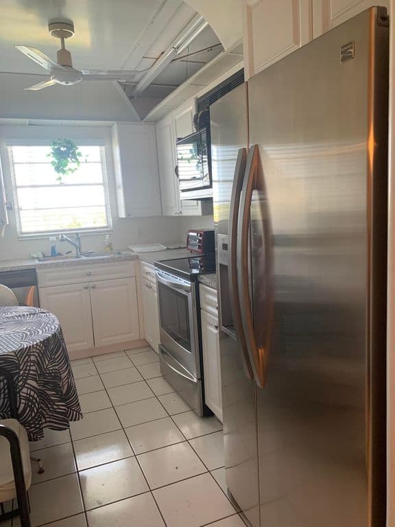 2+1 Condo — 4030 HARWOOD D #4030