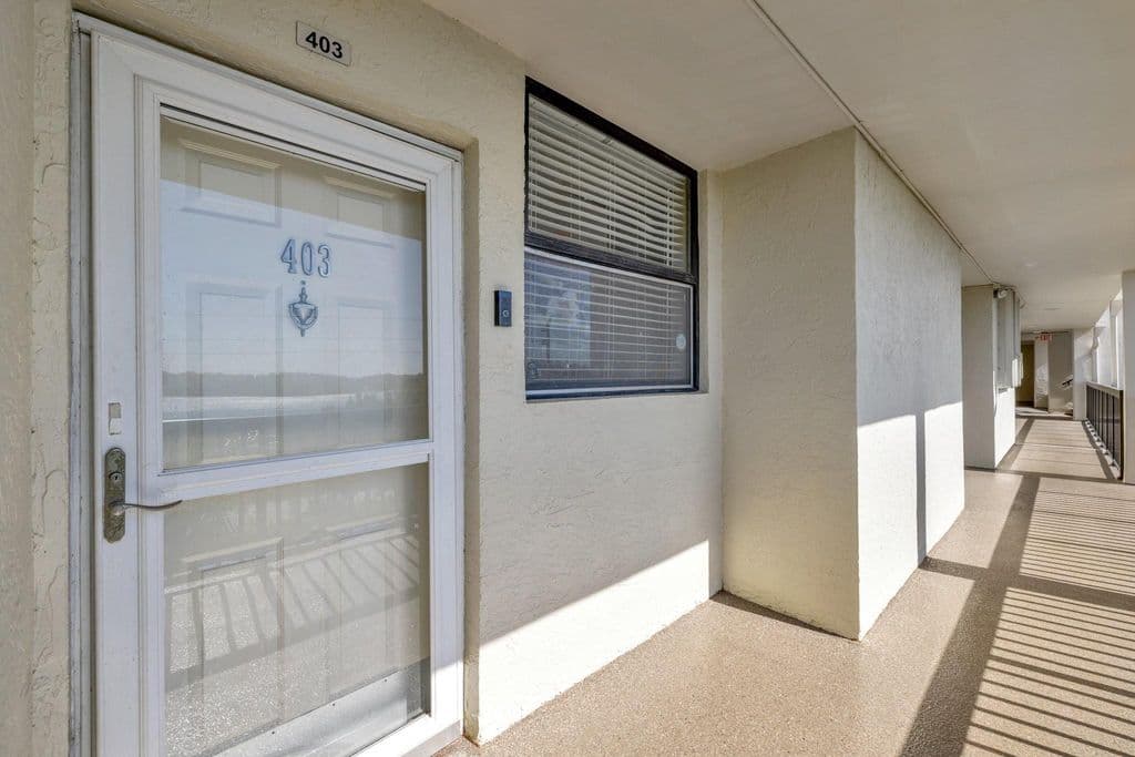 2+1 Condo — 115 Lake Emerald Drive #403
