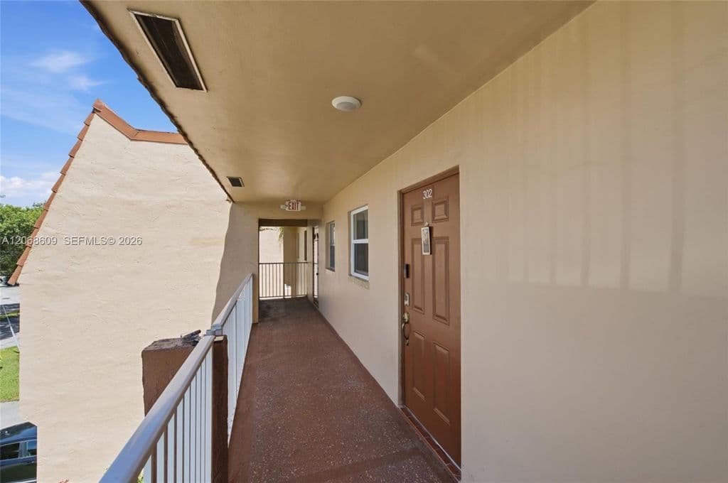 2-bedroom Condo — 2741 N Pine Island Rd APT 302