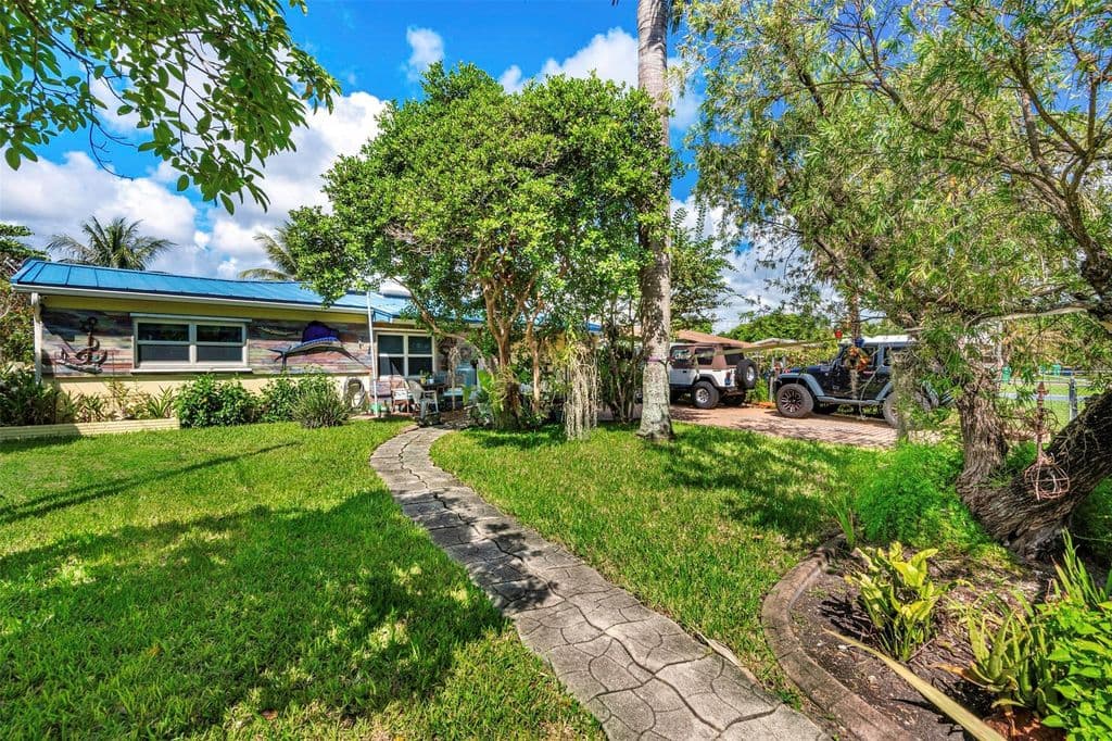 3-bedroom Single-Family Home — 4717 SW 35th Avenue
