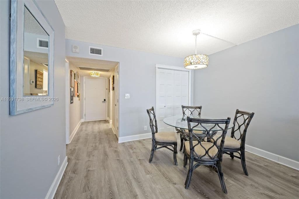 1-bedroom Condo — 209 N Fort Lauderdale Beach Blvd APT 7F