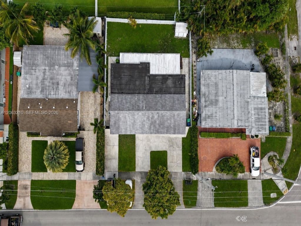 5+1 Müstakil ev — 18150 NW 82nd Ave