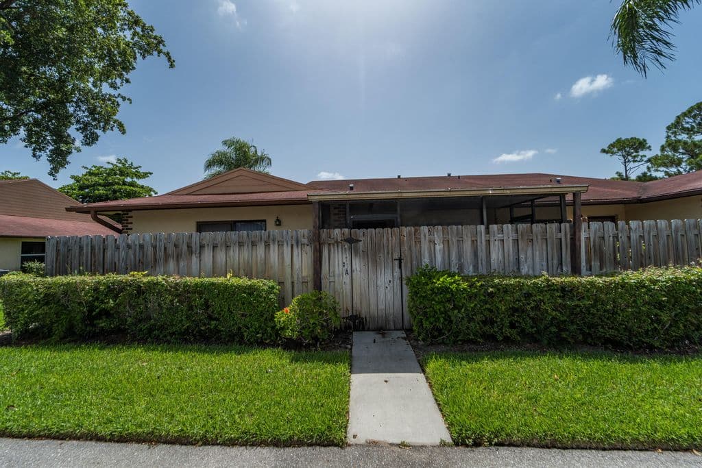 2-bedroom Single-Family Home — 4413 Woodstock Drive #A