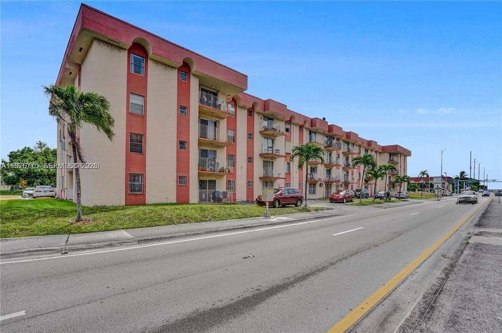 2+1 Condo — 6820 W Flagler St APT 207