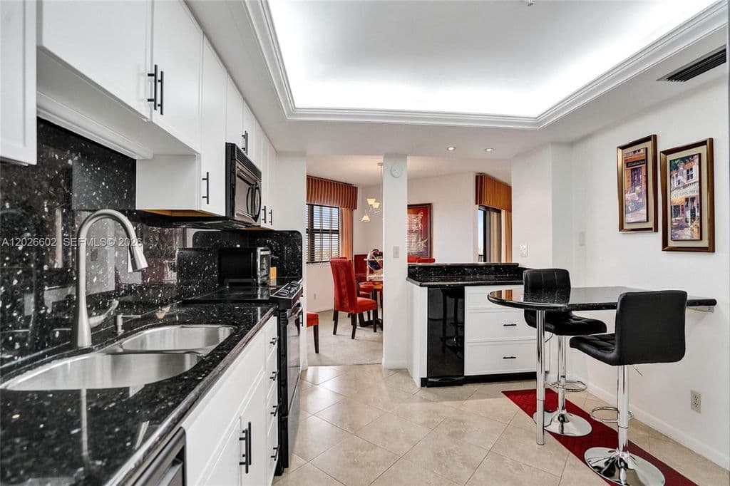 2-bedroom Condo — 501 N Riverside Dr #Penthouse 2