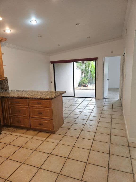 2+1 Mülk — 10634 SW 75th Ln
