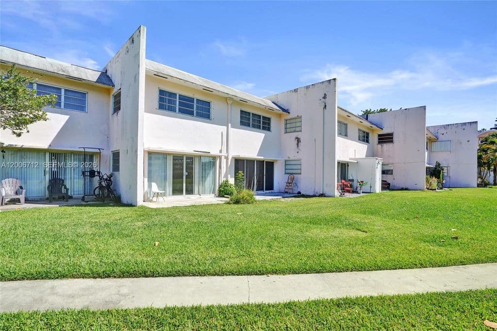 2+1 Condo — 7344 SW 82nd St APT C114